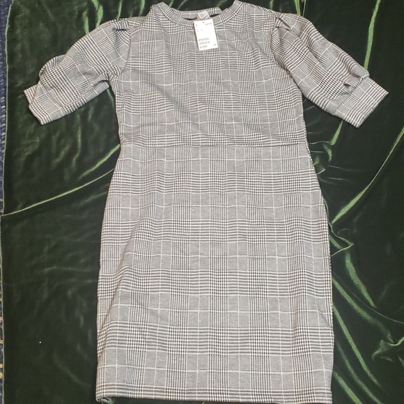 Dress - Picture 1 of 6